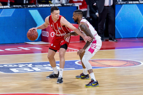 是足球吸引 是足球吸引