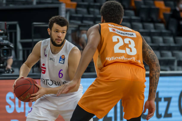 由于场地条 由于场地条